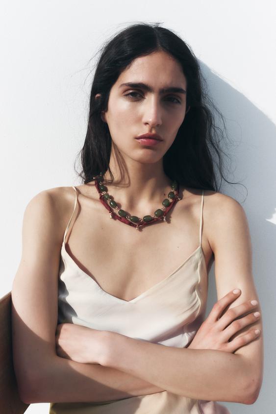 LOT DE COLLIERS EN SOIE AVEC FANTAISIES