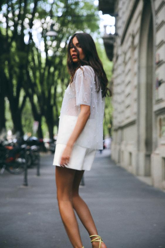 CHEMISE SEMI-TRANSPARENTE EN MAILLE AVEC PERLES