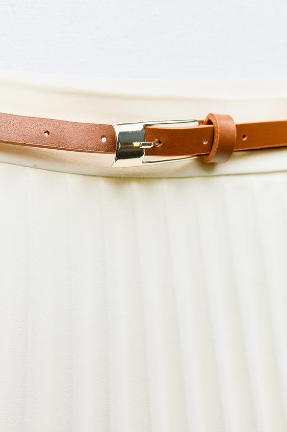 JUPE COURTE PLISSÉE AVEC CEINTURE