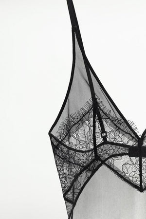BODY EN DENTELLE À ÉPAULES DÉNUDÉES