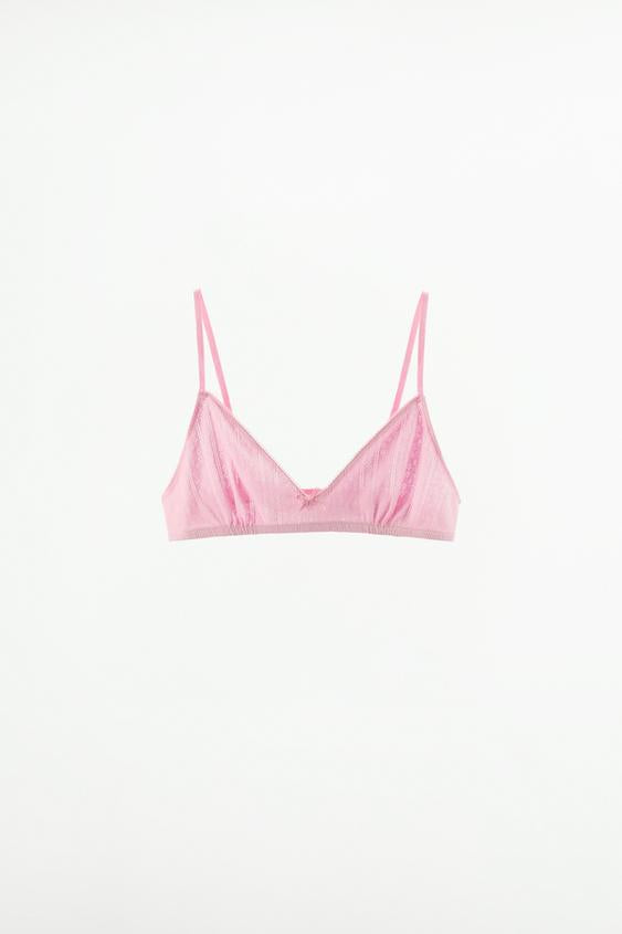 HAUT EN POINTELLE AVEC DENTELLE