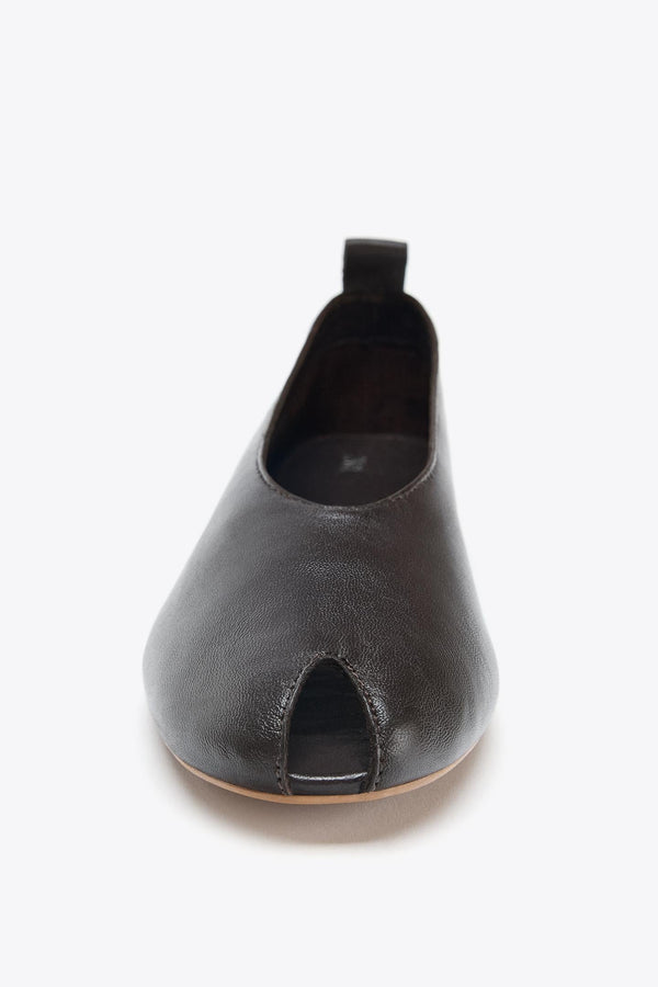 LEATHER BALLERINA WITH OPENING