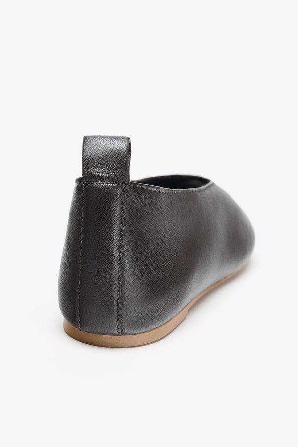 LEATHER BALLERINA WITH OPENING