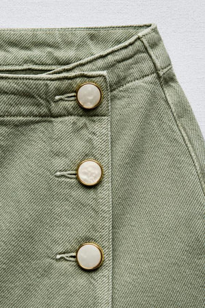 JUPE-SHORT PORTEFEUILLE EN JEAN À BOUTONS